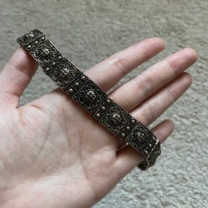 Elegant Gold-Toned Floral Bracelet